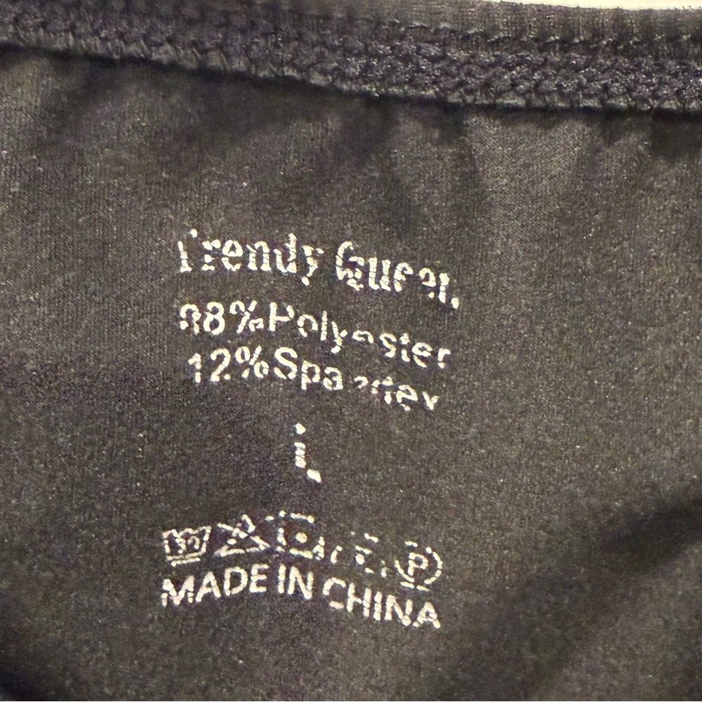 Trendy Queen adjustable strap tank - Picture 2 of 3